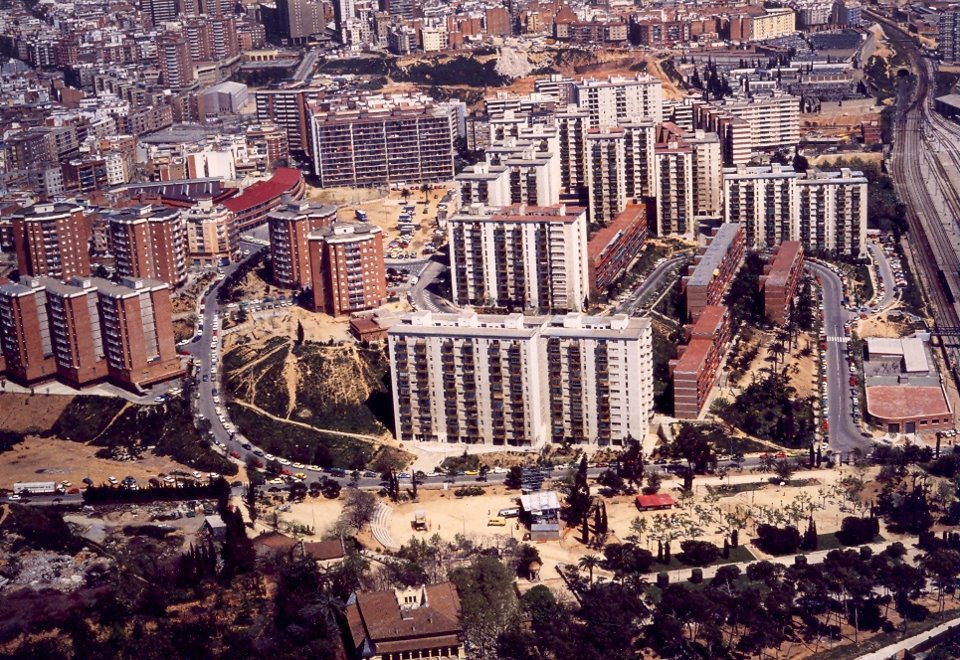 Vista aèria de Can Serra i Can Buxeres en primer terme