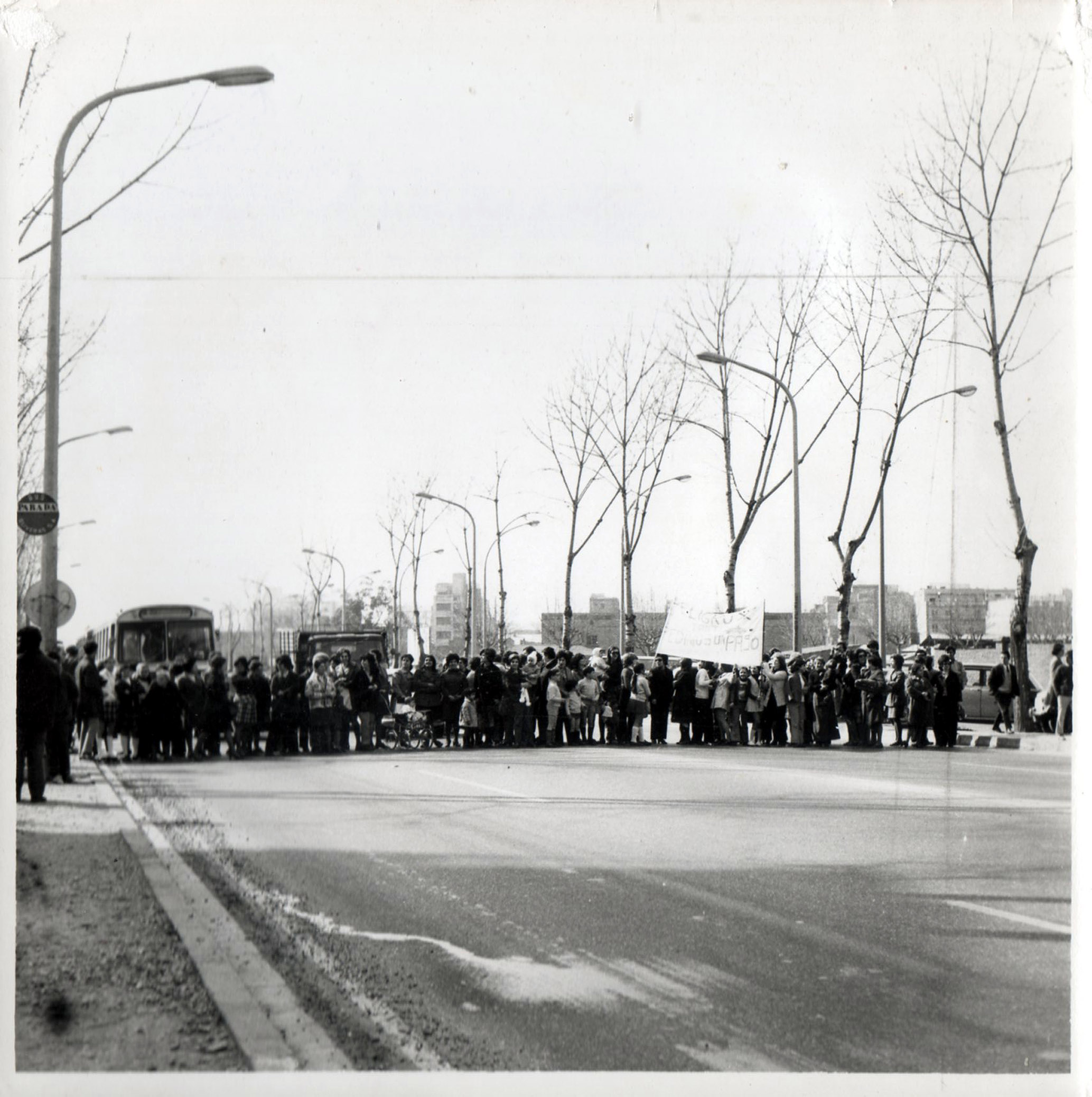 Manifestació 1972 tallant la Granvia els veïns de Granvia Sud