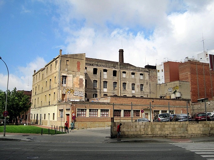 Edifici Molí a Tecla Sala, seu del Centre d'Estudis de l'Hospitalet