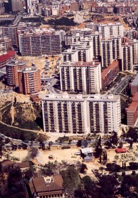 Vista aèria de Can Serra i Can Buxeres en primer terme