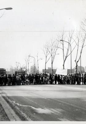 Manifestació 1972 tallant la Granvia els veïns de Granvia Sud